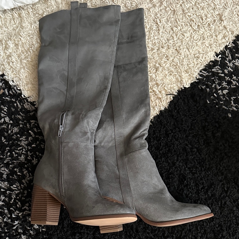 Gray Knee-High Women's Boots